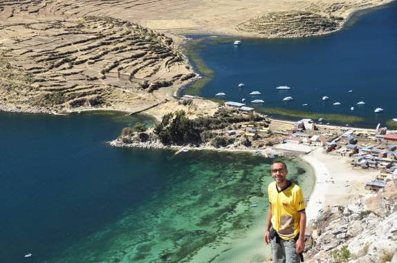 caminhando na belíssima Isla del Sol, no lago Titicaca, na Bolívia